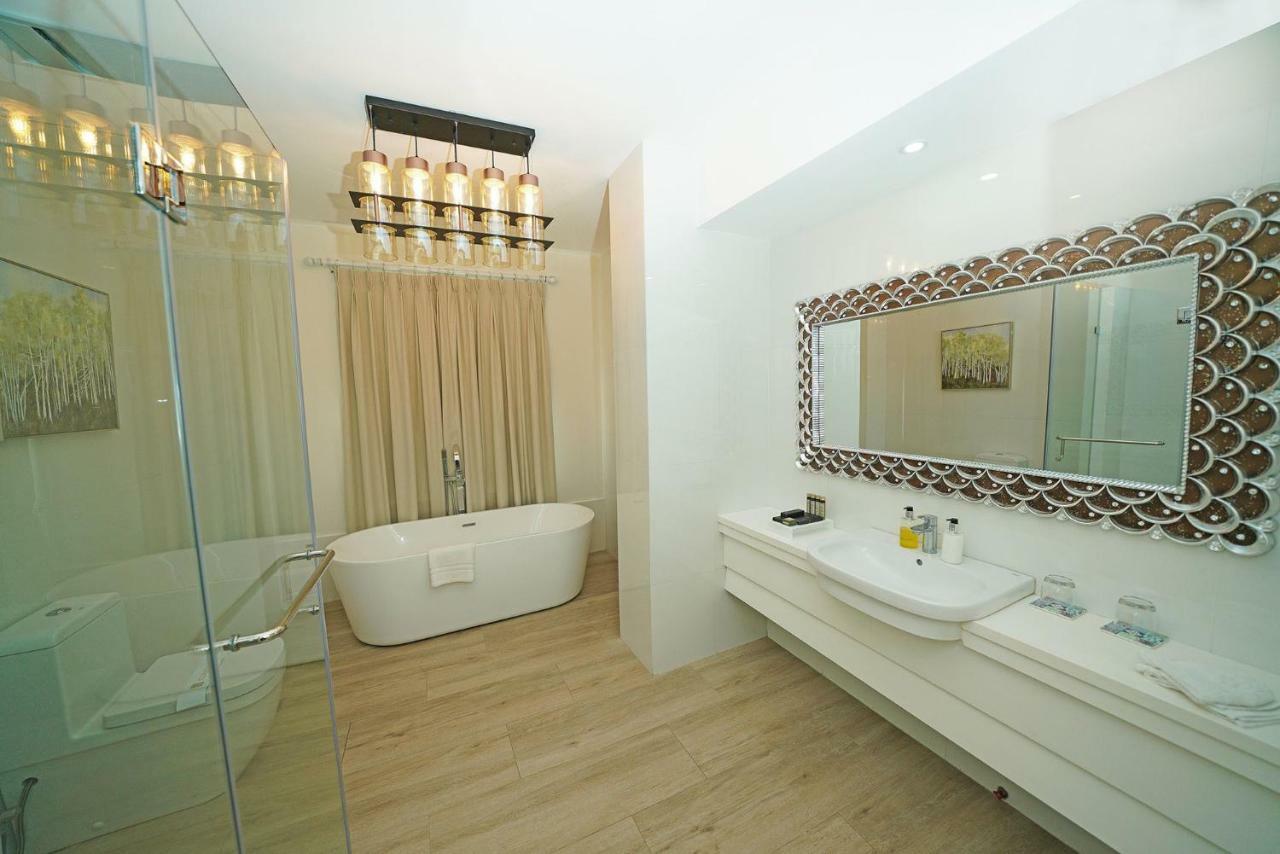 Hotel Carlito Tagaytay تاجيتاي المظهر الخارجي الصورة